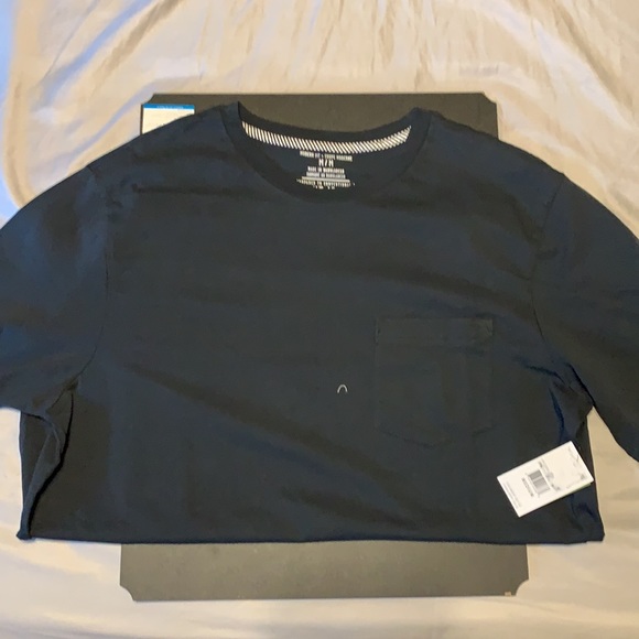 Volcom shirt - Picture 2 of 4